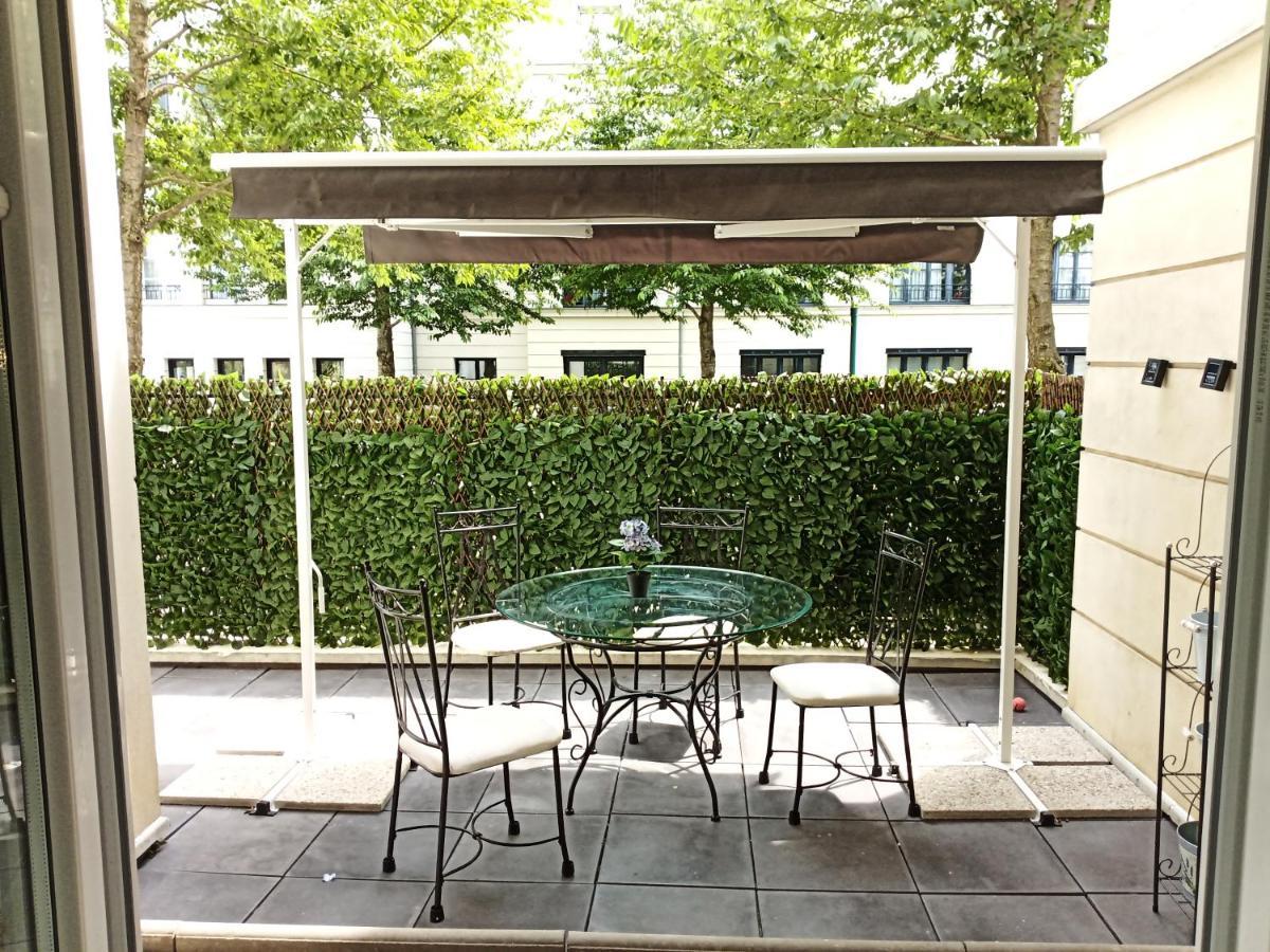 Confortable + Serris Exterior photo